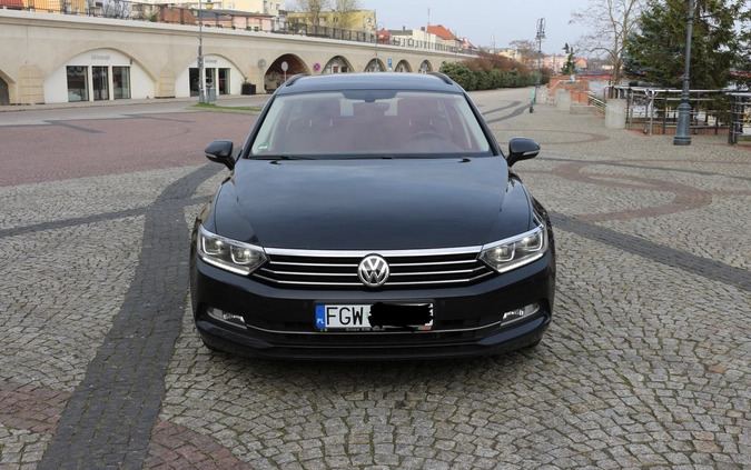 Volkswagen Passat cena 59000 przebieg: 193000, rok produkcji 2017 z Wiązów małe 211